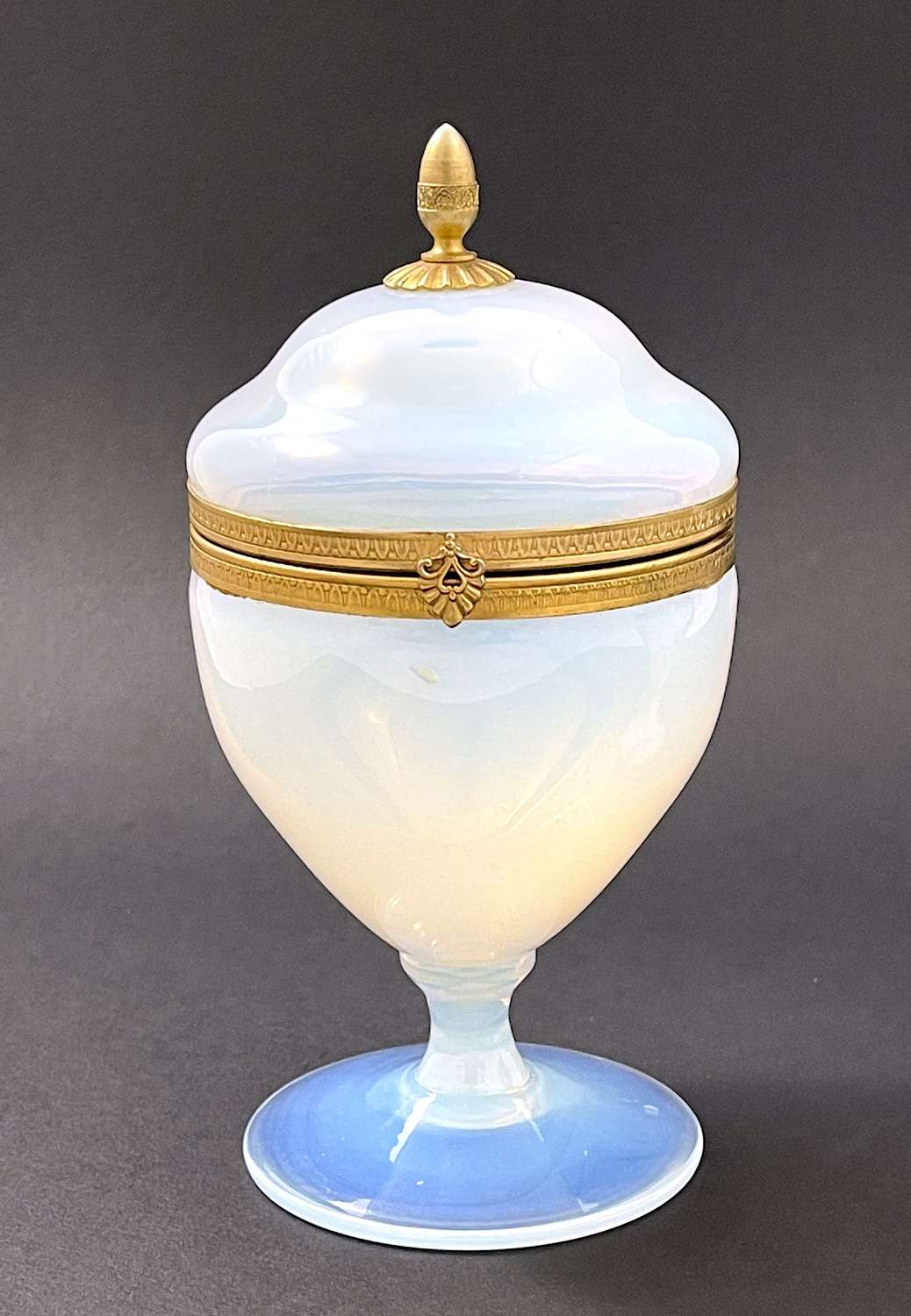 Antique French White 'Bulle de Savon' Opaline Glass Hinged Box