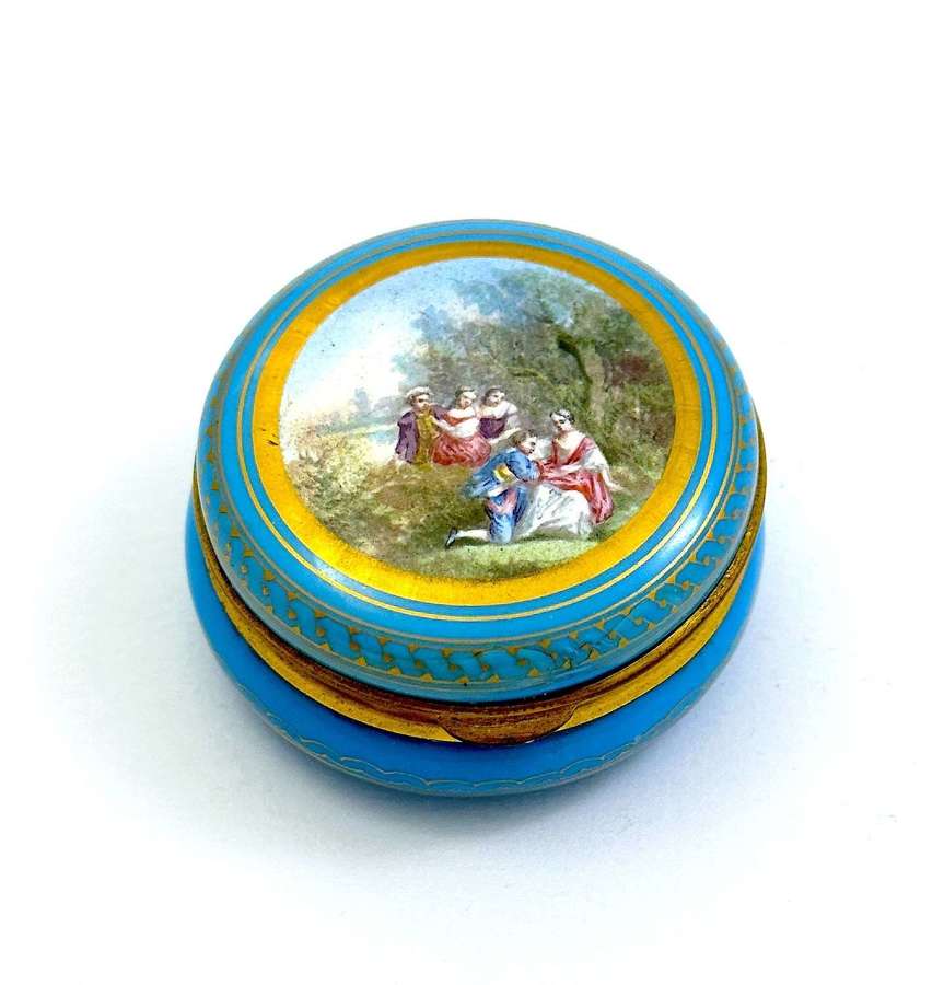 Antique French Enamel Pill Box Finely Decorated with a Romantic Scene
