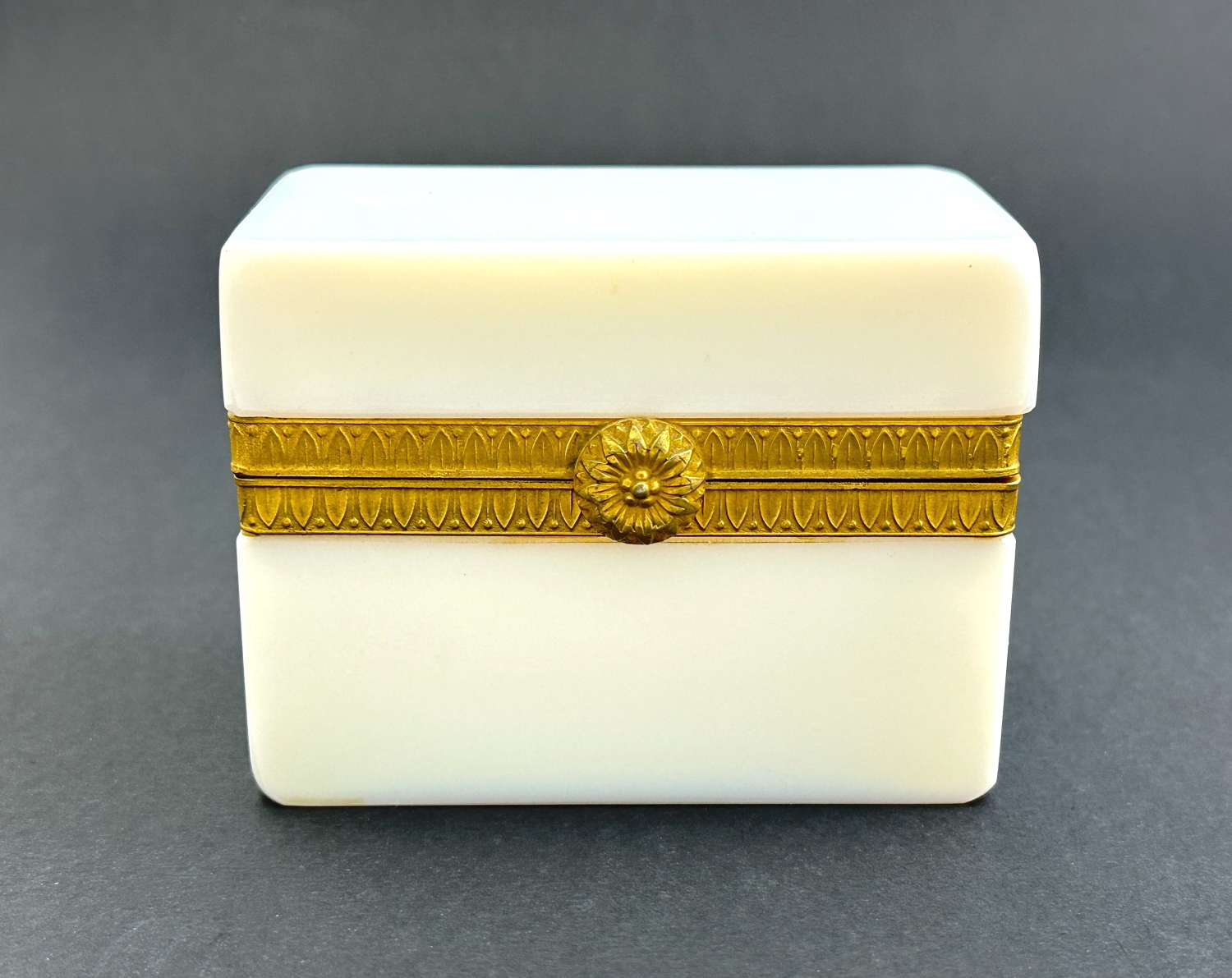 Antique French White 'Bulle de Savon' Opaline Casket Box