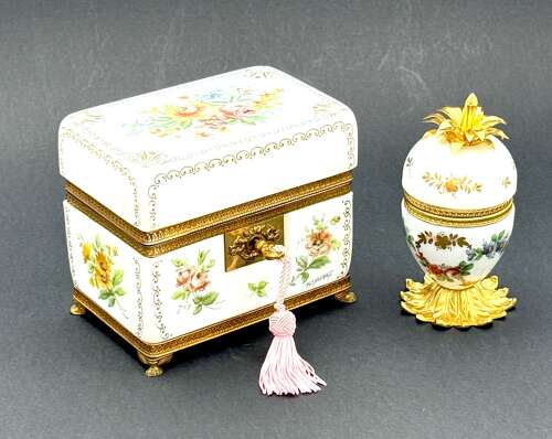 Large Antique French Signed White Bulle de Savon Opaline Casket Decorated with Flowers