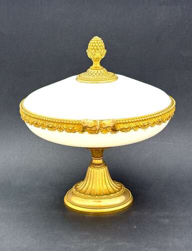A Stunning Antique Bulle de Savon Opaline Glass Tazza