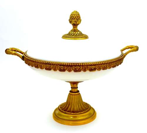 A Stunning Antique Bulle de Savon Opaline Glass Tazza
