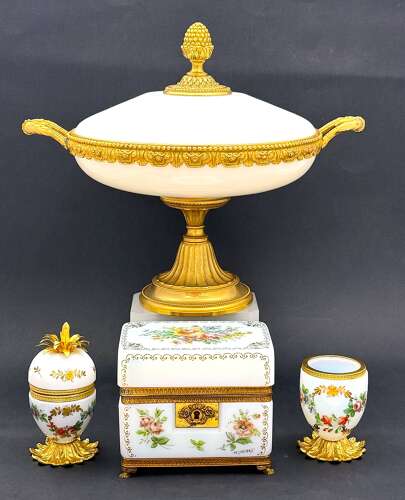 A Stunning Antique Bulle de Savon Opaline Glass Tazza