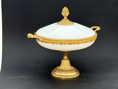 A Stunning Antique Bulle de Savon Opaline Glass Tazza