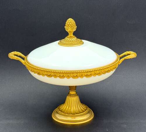 A Stunning Antique Bulle de Savon Opaline Glass Tazza