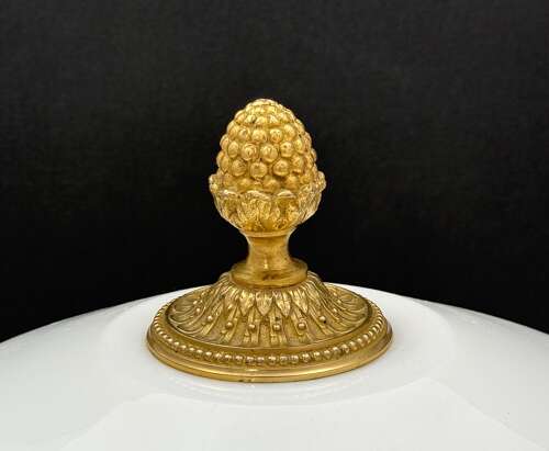 A Stunning Antique Bulle de Savon Opaline Glass Tazza