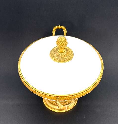 A Stunning Antique Bulle de Savon Opaline Glass Tazza