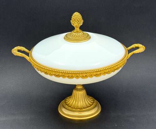 A Stunning Antique Bulle de Savon Opaline Glass Tazza
