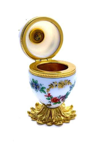 A Pretty French Bulle De Savon Opaline Egg Shaped Box Decorated with Delicate Flowers