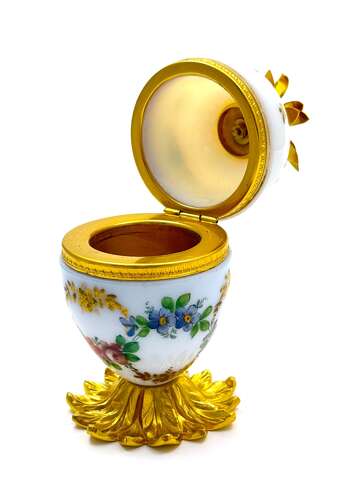 A Pretty French Bulle De Savon Opaline Egg Shaped Box Decorated with Delicate Flowers